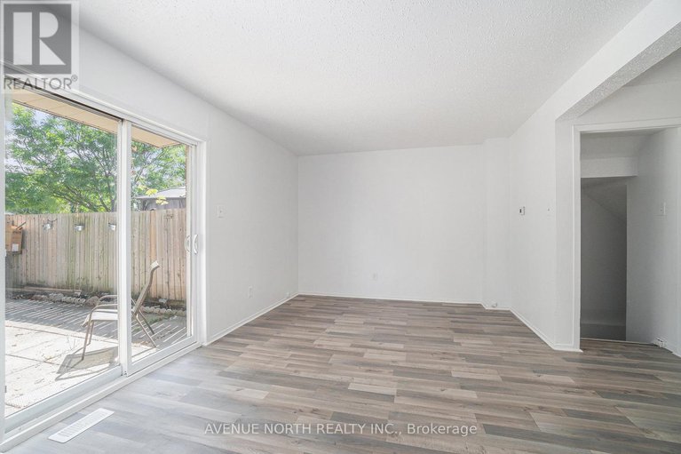 28790025/1747-dondale-st-street/pineview/ottawa/ontario/K1B5H7_11
