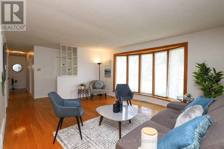28611578/45-keewatin-crescent/borden-farmstewart-farmcarleton-heightsparkwood-hills/ottawa/ontario/K2E5S2_6
