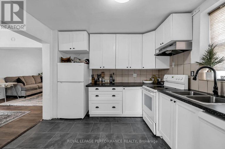 28536713/149-dominion-street-s/alexandria/north-glengarry/ontario/K0C1A0_12