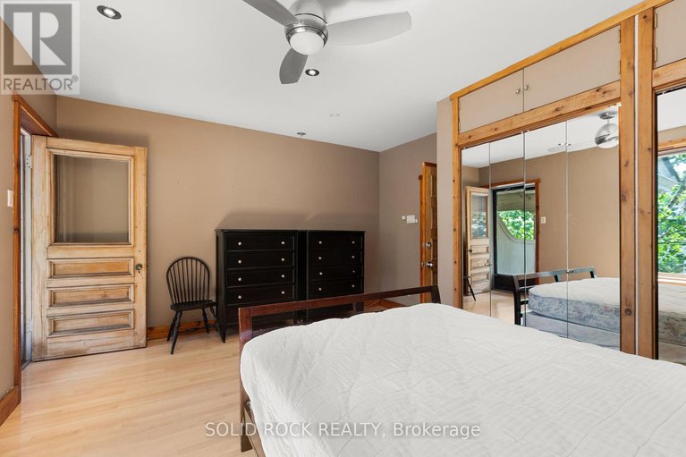 28616919/541-besserer-street/sandy-hill/ottawa/ontario/K1N6C6_14