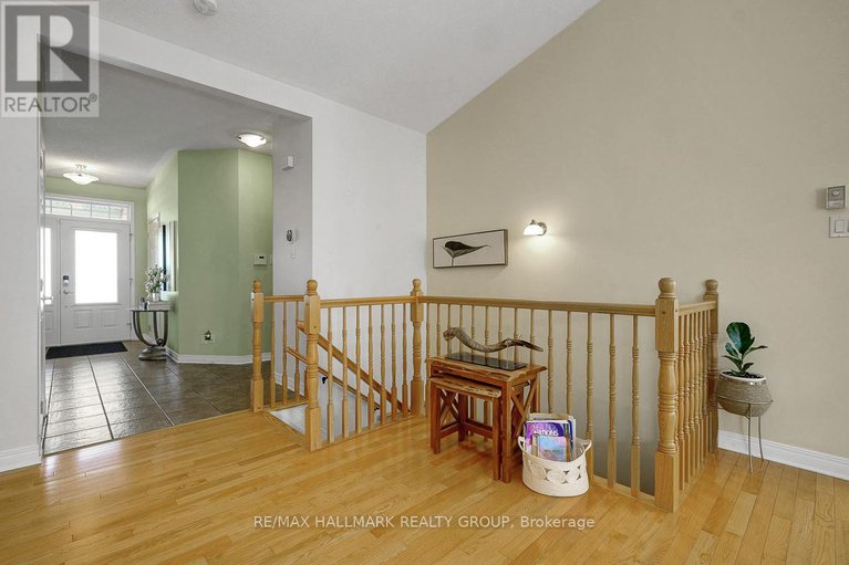 28232415/46-chapelier-private/queenswood-heights-south/ottawa/ontario/K1E3Y1_3