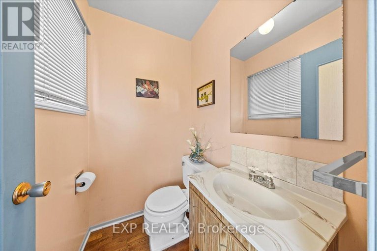 29485103/915-lawnsberry-drive/chatelaine-village/ottawa/ontario/K1E1Y2_5