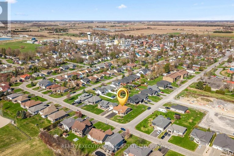 29681250/29-christie-lane/winchester/north-dundas/ontario/K0C2K0_31