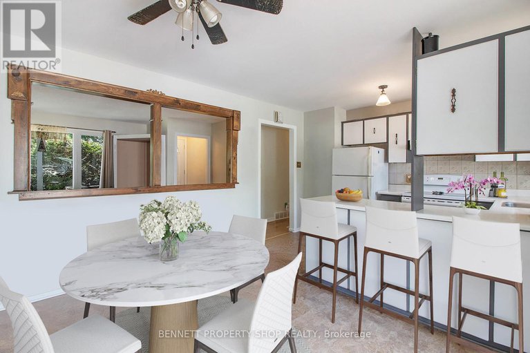 28781613/303-gleneagles-avenue/bilberry-creekqueenswood-heights/ottawa/ontario/K1E1L7_3