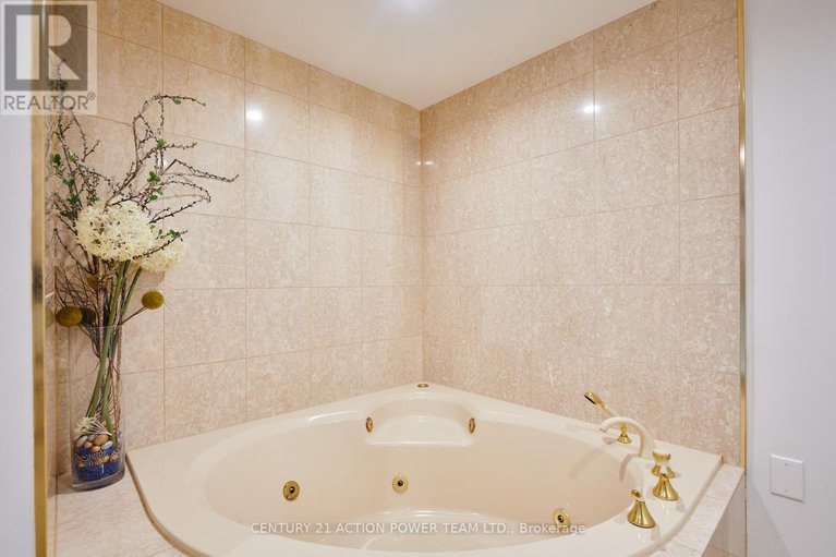 28244386/ph2804-1510-riverside-drive/riverview-park/ottawa/ontario/K1G4X5_25