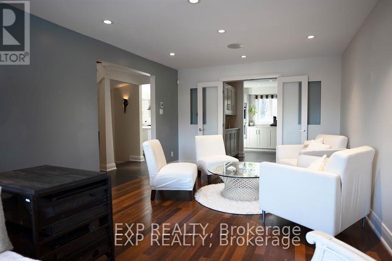 28643712/17-chesswood-court/pineglencountry-place/ottawa/ontario/K2E7E3_7