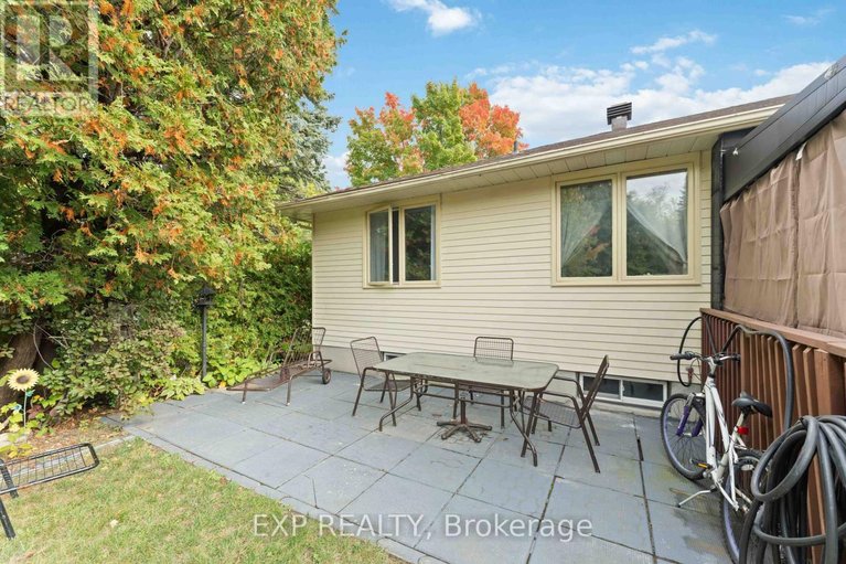 29620058/16-evelyn-street/stittsville-south/ottawa/ontario/K2S1M9_28