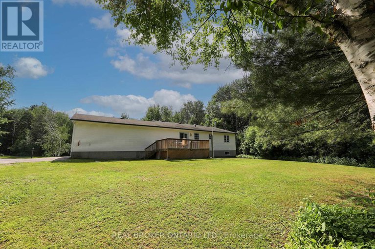 27986802/8-benjamin-lane/north-grenville-twp-kemptville-east/north-grenville/ontario/K0G1J0_27