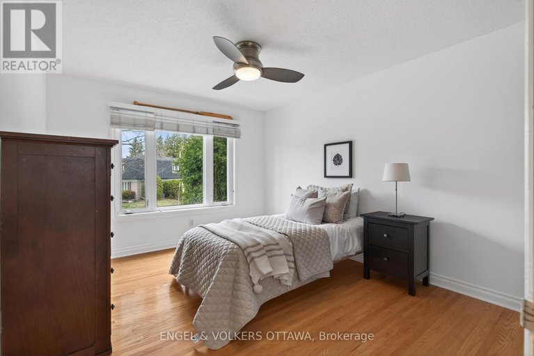 29673894/1774-playfair-drive/playfair-park/ottawa/ontario/K1H5S3_31