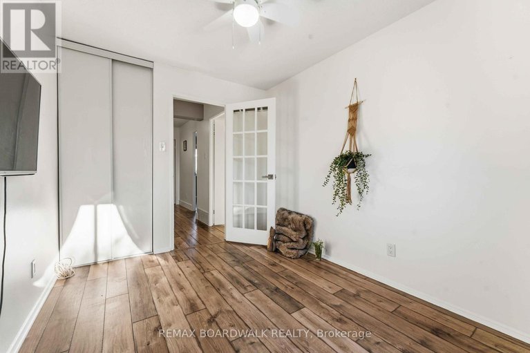 29341768/13-corley-private/heron-gateindustrial-park/ottawa/ontario/K1V8T7_17