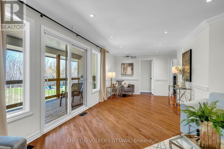 28314579/7359-marcella-drive/osgoode-twp-north-of-reg-rd-6/ottawa/ontario/K4P1P7_11