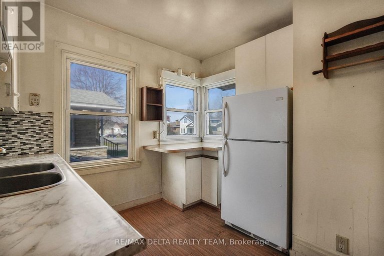 29645620/1242-vancouver-avenue/ellwood/ottawa/ontario/K1V6V3_12