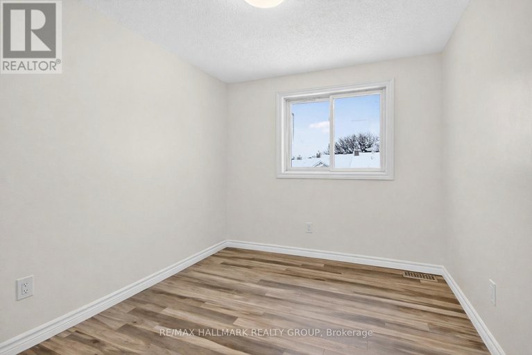 29293423/7-86-esterlawn-private/mckellar-heightsglabar-park/ottawa/ontario/K2A4C1_36