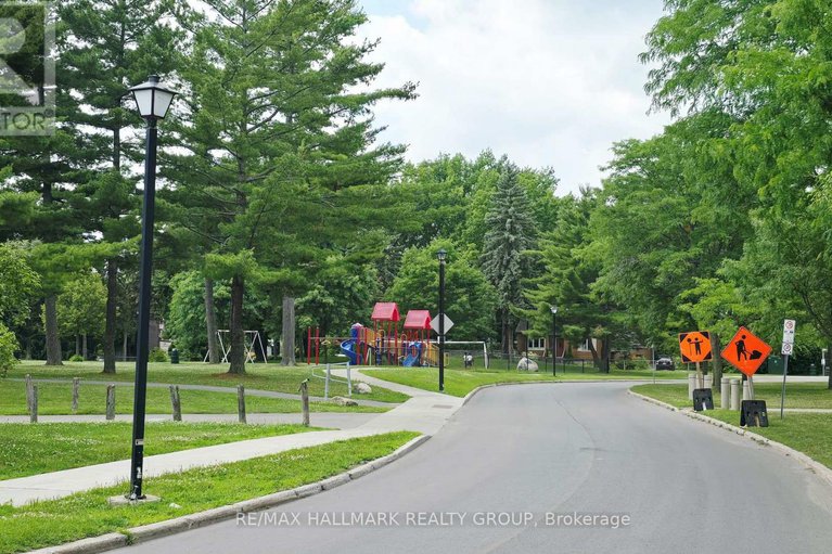 28608345/2923-ahearn-avenue/britannia/ottawa/ontario/K2B7A1_36