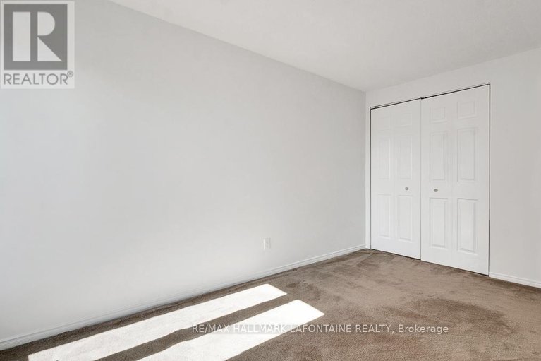 29638874/46-890-cahill-drive-w/hunt-club/ottawa/ontario/K1V9A4_20