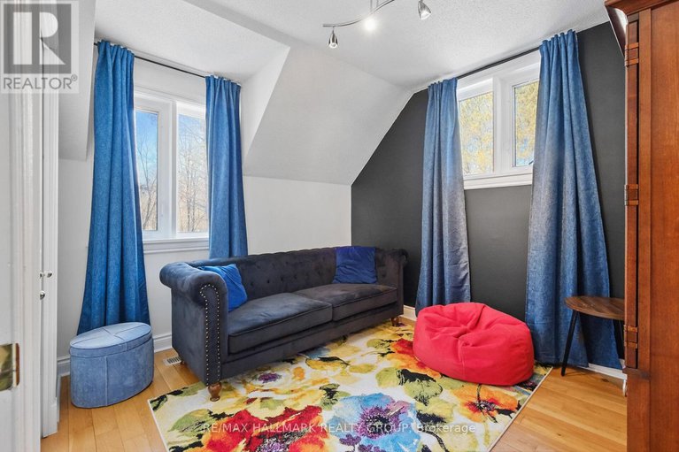 28622759/1390-lough-drive/cumberland-estates/ottawa/ontario/K4C1A9_33