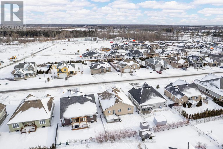 29275538/50-jim-brownell-boulevard/long-sault/south-stormont/ontario/K0C1P0_32