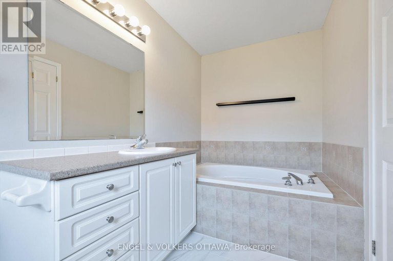 28517729/502-woodchase-street/morgans-grantsouth-march/ottawa/ontario/K2W1J4_29
