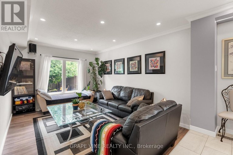 28498245/32-acklam-terrace/morgans-grantsouth-march/ottawa/ontario/K2K2H5_13