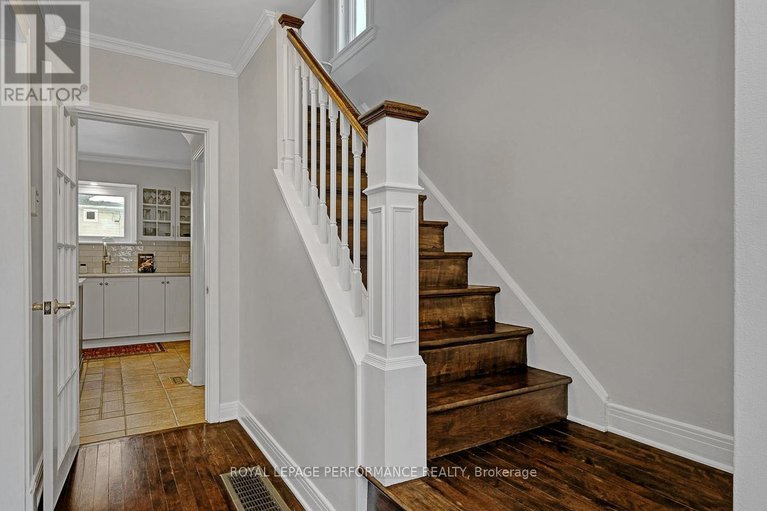 29432301/532-alesther-street/overbrookcastle-heights/ottawa/ontario/K1K1J3_3