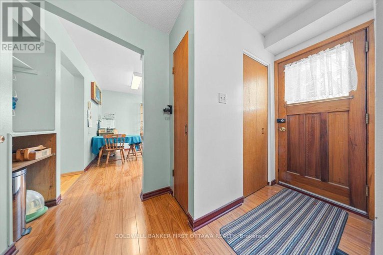 29427446/34-hadley-circle/bells-corners/ottawa/ontario/K2H6N9_11