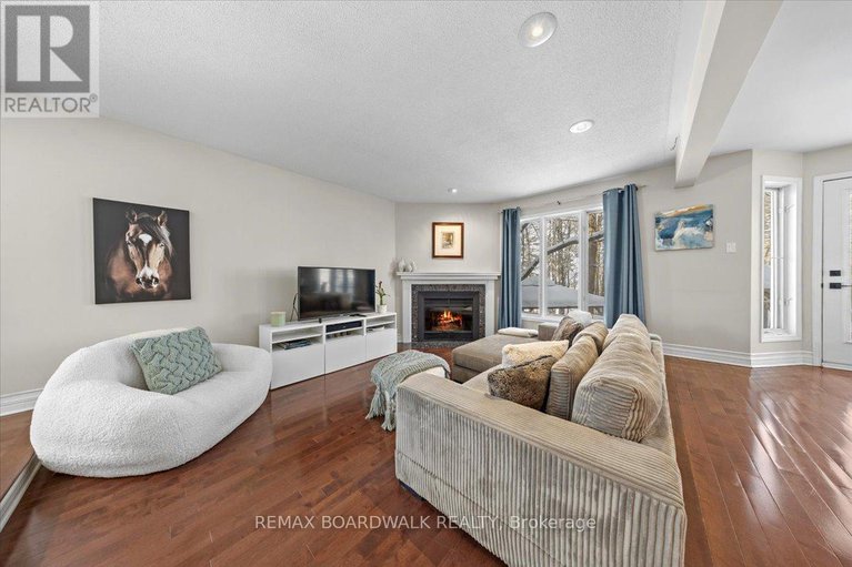 29444903/1367-talcy-crescent/fallingbrookridgemount/ottawa/ontario/K4A3C4_18