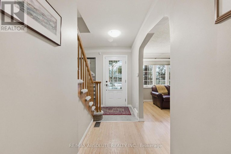 29629632/605-rowanwood-avenue/mckellarhighland/ottawa/ontario/K2A3E3_2