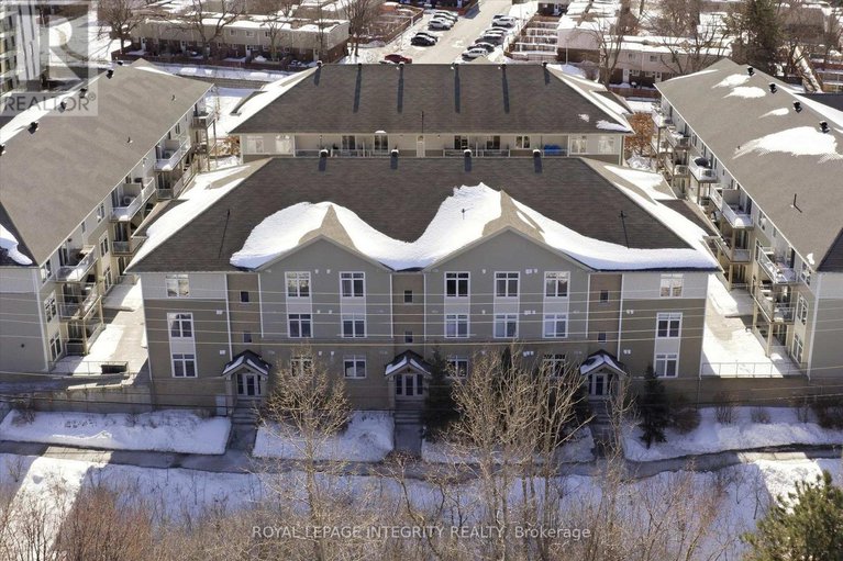 29425303/c-849-blackcomb-private/elmvale-acres/ottawa/ontario/K1G4E4_1