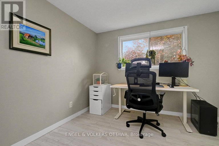 28587086/30-sovereign-avenue/craig-henrywoodvale/ottawa/ontario/K2G4W7_29