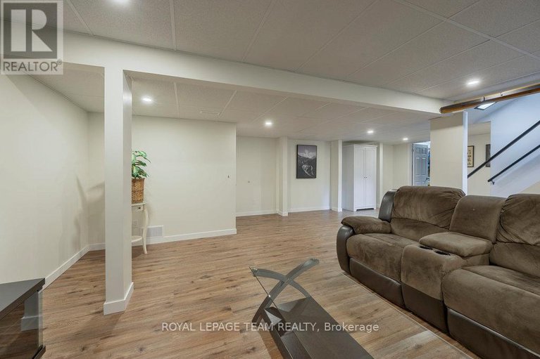 28365689/2765-quinn-road/emerald-woodssawmill-creek/ottawa/ontario/K1T3V4_22