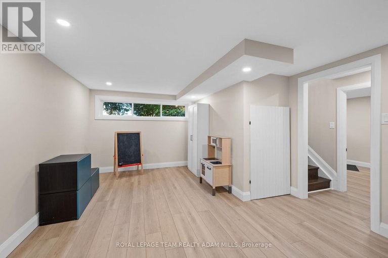 28834726/1095-boucher-crescent/manotick-south-to-roger-stevens/ottawa/ontario/K4M1B3_29