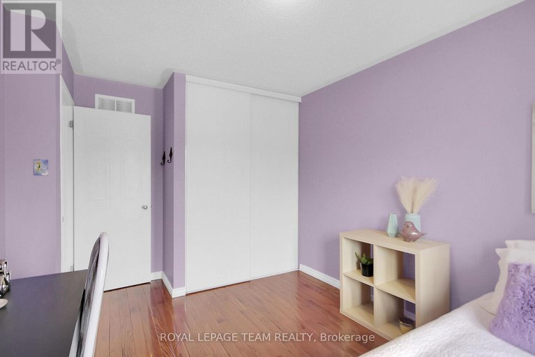 28277167/484-meadowbreeze-drive/emerald-meadowstrailwest/ottawa/ontario/K2M2T6_24