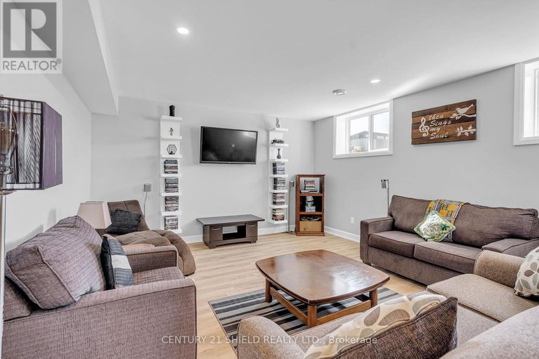 28983602/71-dale-street/long-sault/south-stormont/ontario/K0C1M0_34
