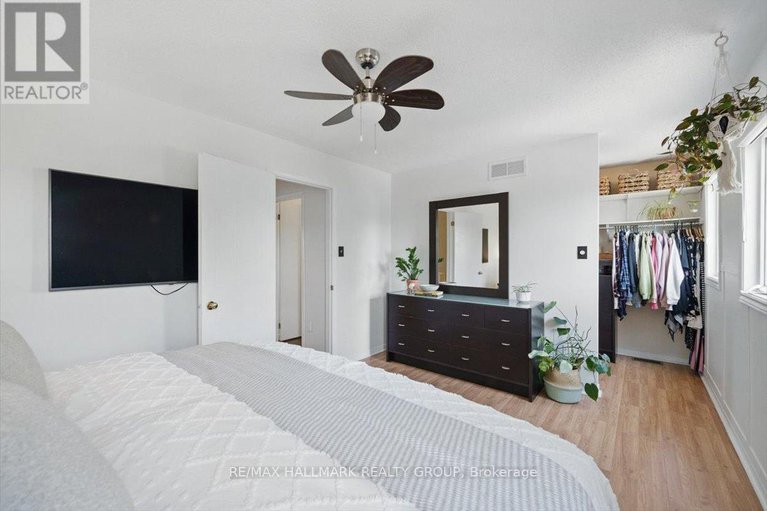 28376858/2083-sacramento-drive/fallingbrookgardenway-south/ottawa/ontario/K4A3L2_17