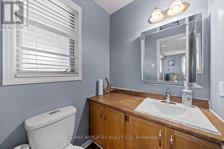 28458196/300-sylvie-terrace/bilberry-creekqueenswood-heights/ottawa/ontario/K1E3M2_7