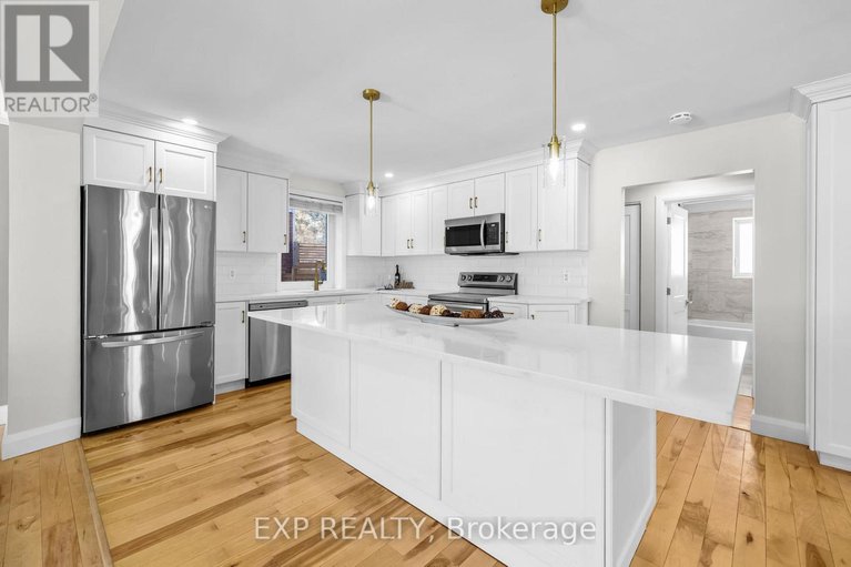 29427450/1377-mcmahon-avenue/emerald-woodssawmill-creek/ottawa/ontario/K1T1C2_9