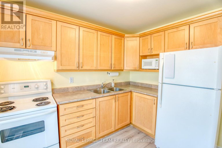 28311456/23-tulane-crescent/on-the-green/ottawa/ontario/K2J2G2_3