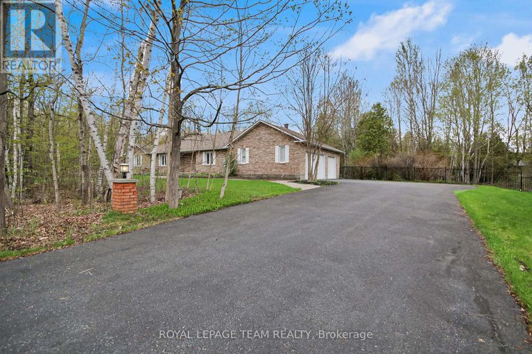 28297086/5719-stuewe-drive/manotick-east-to-manotick-station/ottawa/ontario/K4M1L2_4