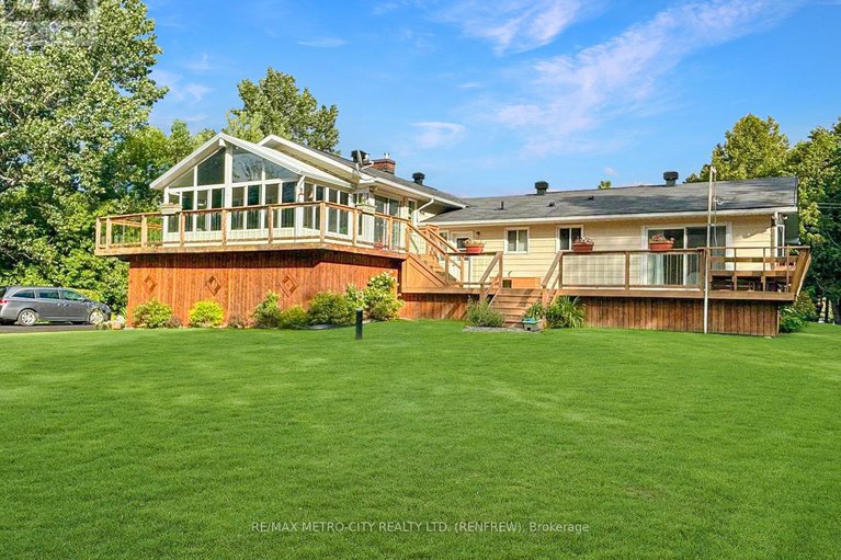 29410189/128-burns-drive/mcnabbraeside-twps/mcnabbraeside/ontario/K0A1G0_42