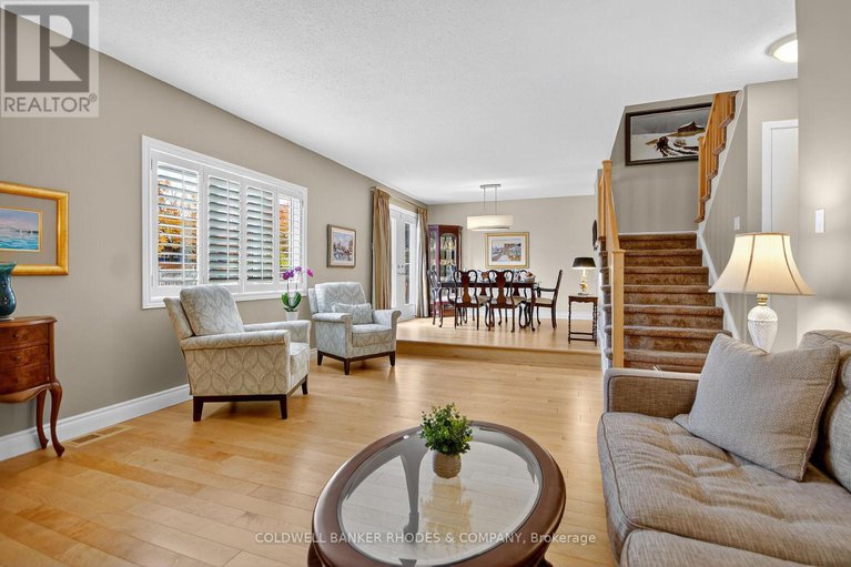 29154469/8-confederation-private/mooneys-bayriverside-park/ottawa/ontario/K1V9W6_6