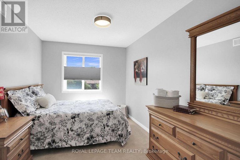 28988068/334-wiffen-private/westcliffe-estates/ottawa/ontario/K2H1G3_45