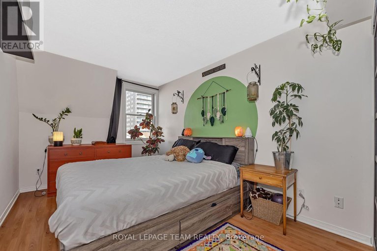 28418448/307-202-hinchey-avenue/mechanicsville/ottawa/ontario/K1Y1L7_16