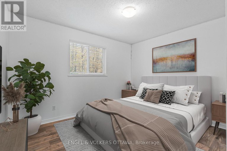 29015610/4720-whispering-willow-drive/sarsfieldbearbrook/ottawa/ontario/K4B1J1_25