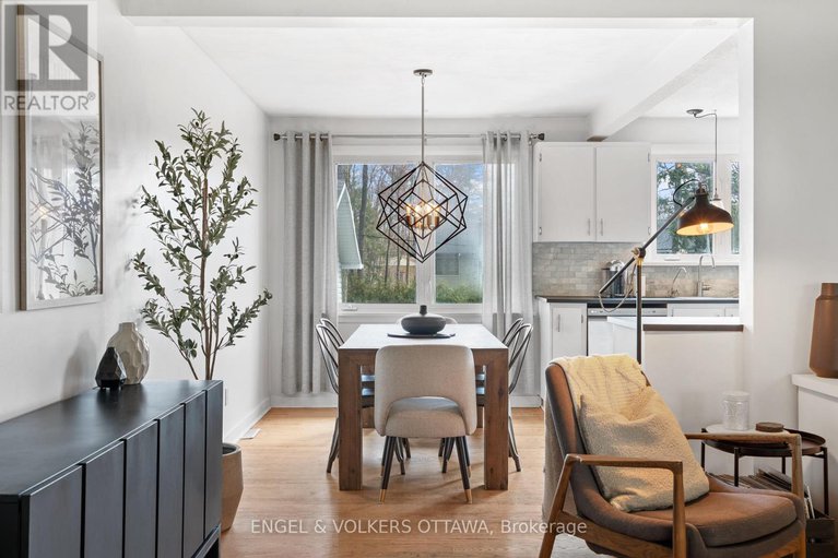 28232001/8-pineglen-crescent/pineglencountry-place/ottawa/ontario/K2E6X7_14