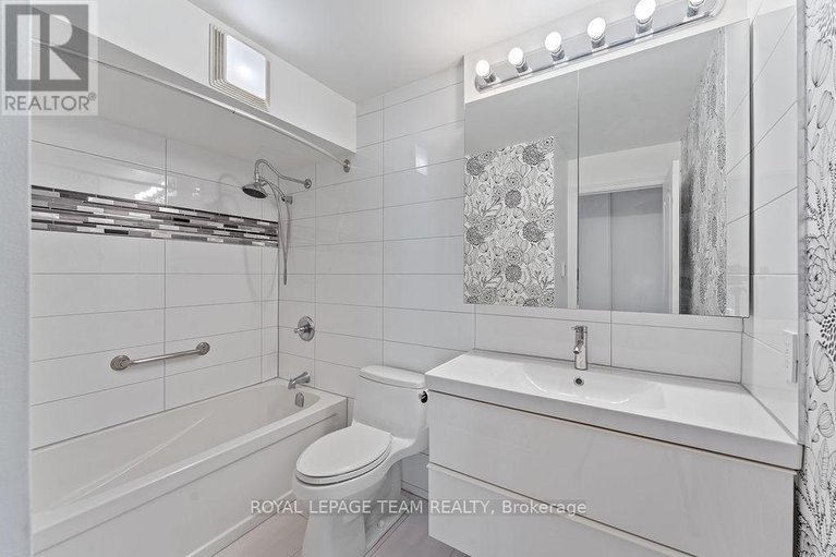 29006279/417-214-viewmount-drive/borden-farmstewart-farmcarleton-heightsparkwood-hills/ottawa/ontario/K2E7X3_25