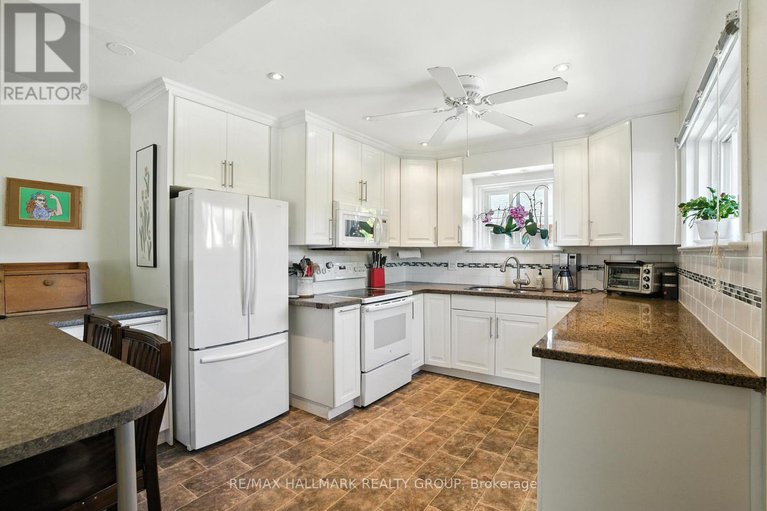 28649205/487-wolffdale-crescent/overbrookcastle-heights/ottawa/ontario/K1K1N6_8