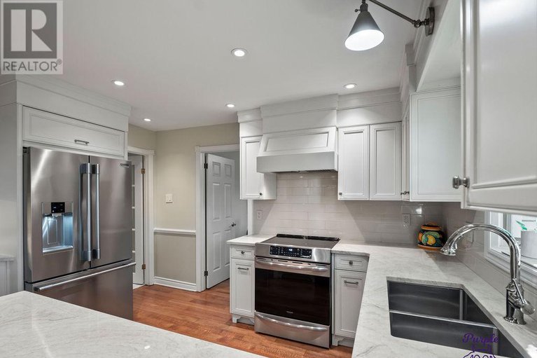 28136010/5-erinlea-court/pineglencountry-place/ottawa/ontario/K2E7C8_14
