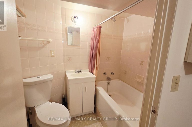 28608345/2923-ahearn-avenue/britannia/ottawa/ontario/K2B7A1_25