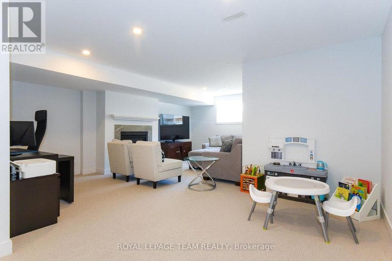 29666466/725-capricorn-circle/riverside-southgloucester-glen/ottawa/ontario/K4M0J4_43