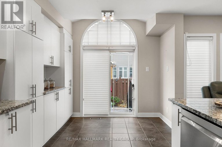 29150992/311-travis-street/mer-bleuebradley-estatesanderson-park/ottawa/ontario/K1W0E5_8